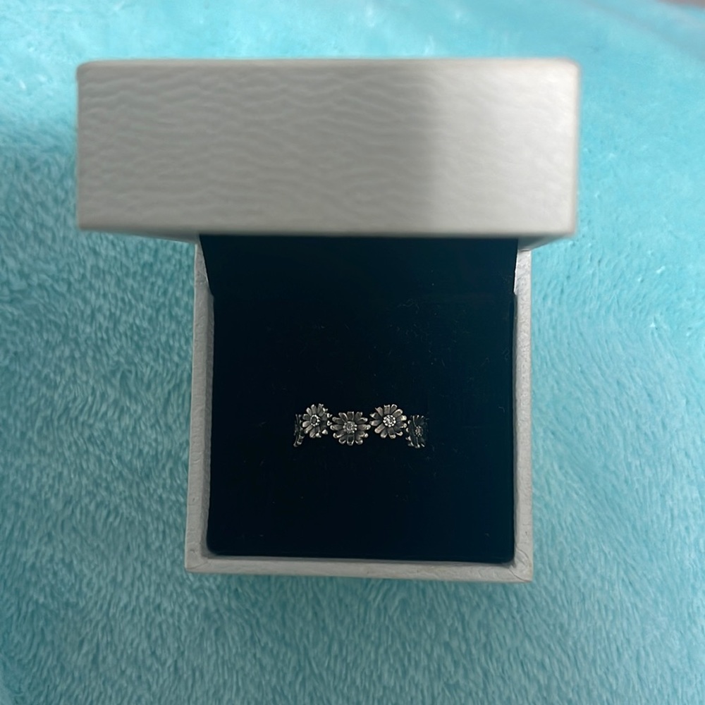 Pandora daisy ring